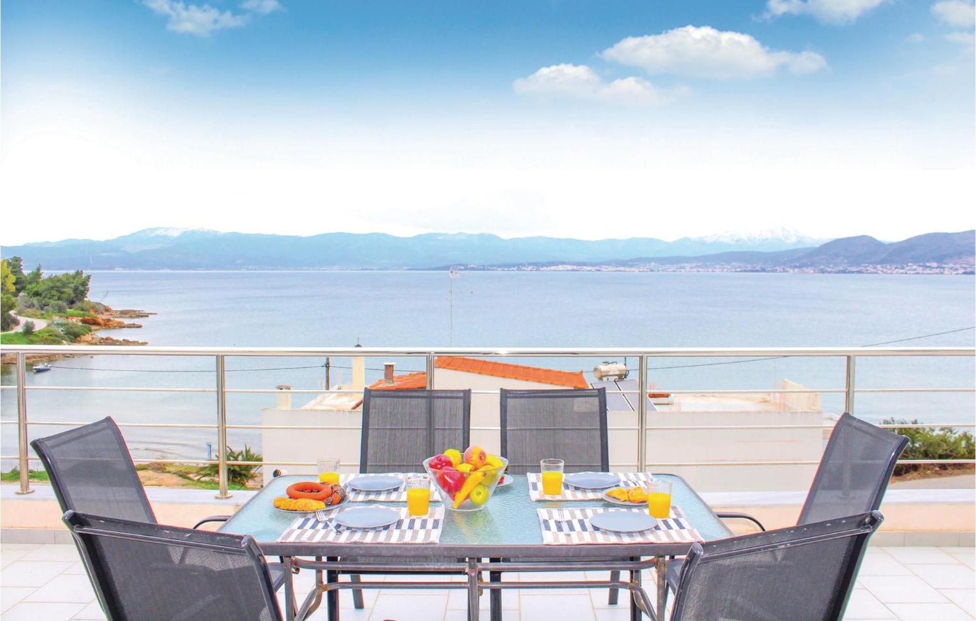 Amazing Home In Chalkida With Wifi ภายนอก รูปภาพ