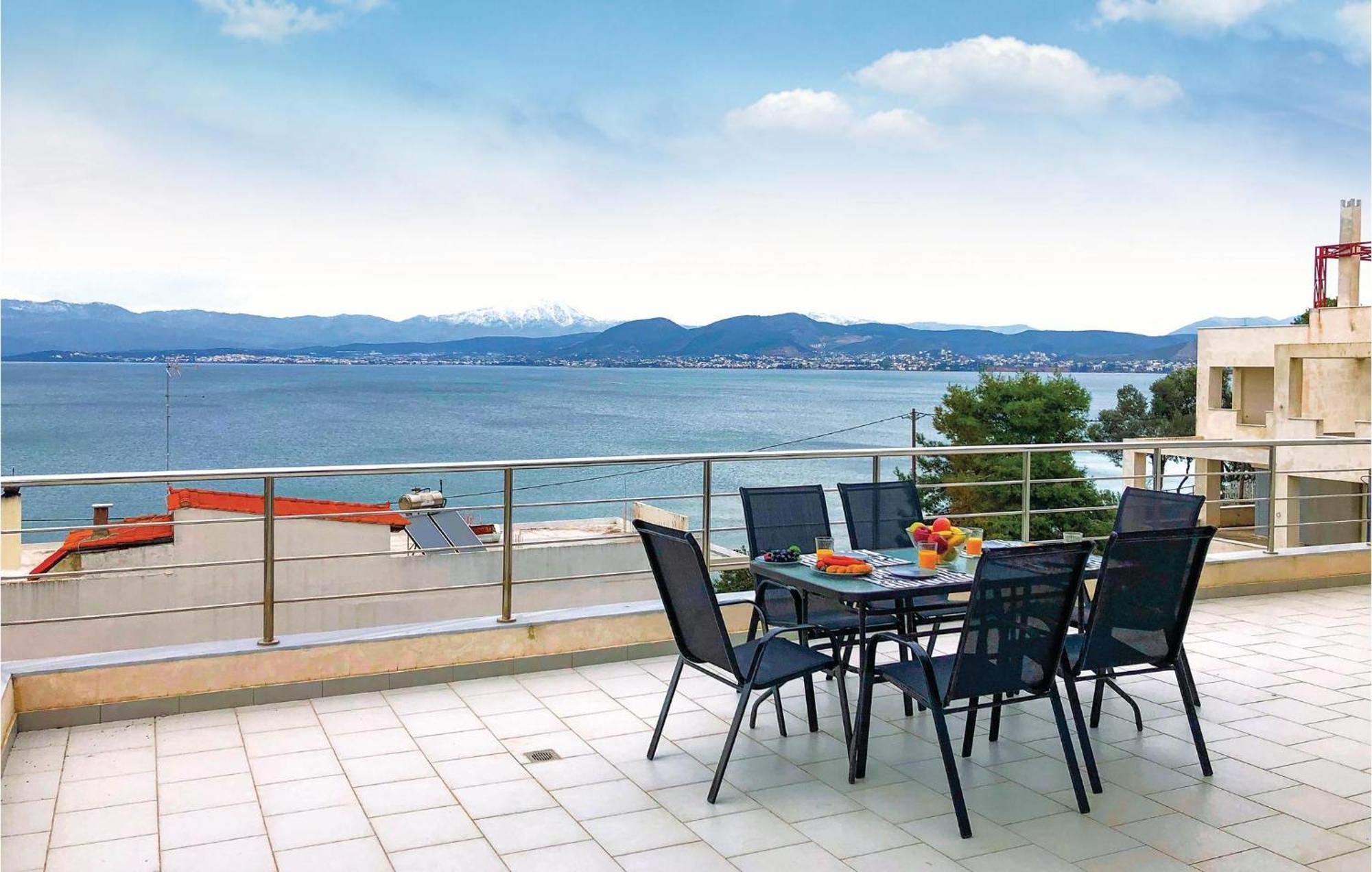 Amazing Home In Chalkida With Wifi ภายนอก รูปภาพ